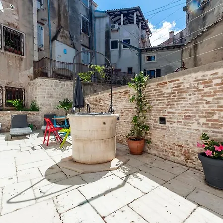 Dc II Downtown Apartment Rovinj Exterior foto